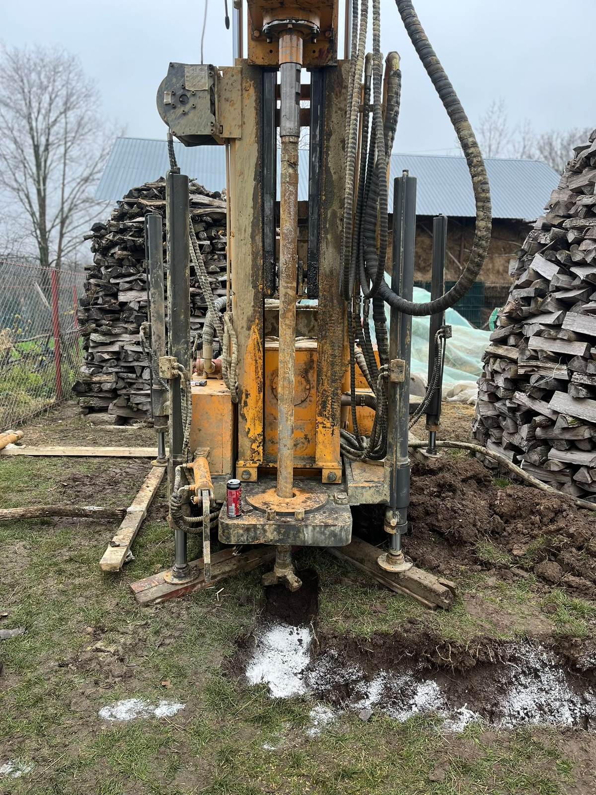 Utilaj hidraulic folosit pentru forarea pilonilor de fundație